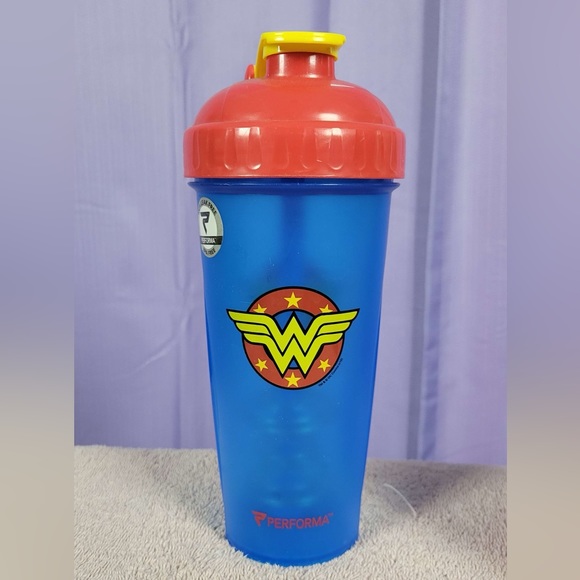 Wonder Woman Protein Shake Bottle - Picture 3 of 4